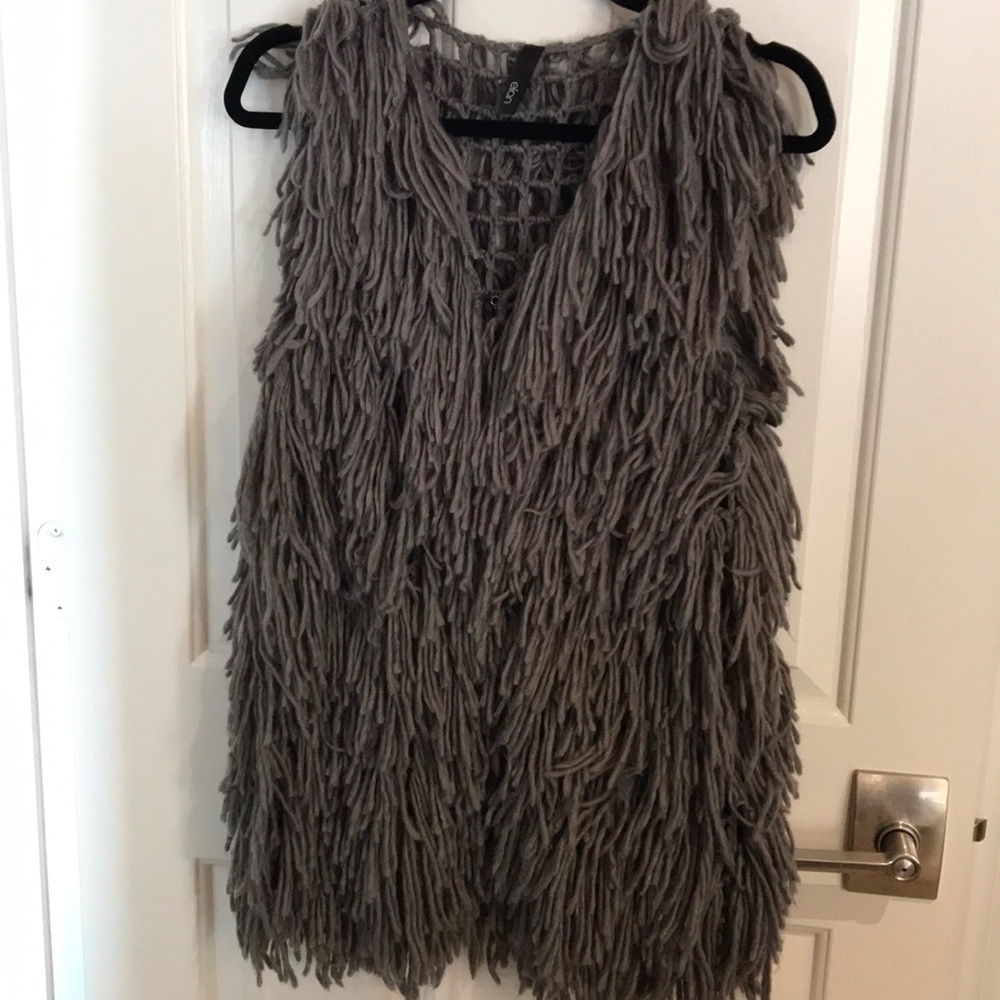 Fuzzy grey vest (super fuzzy)